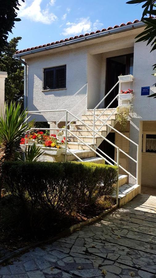 Apartments Mirjana Novi Vinodolski Exterior photo