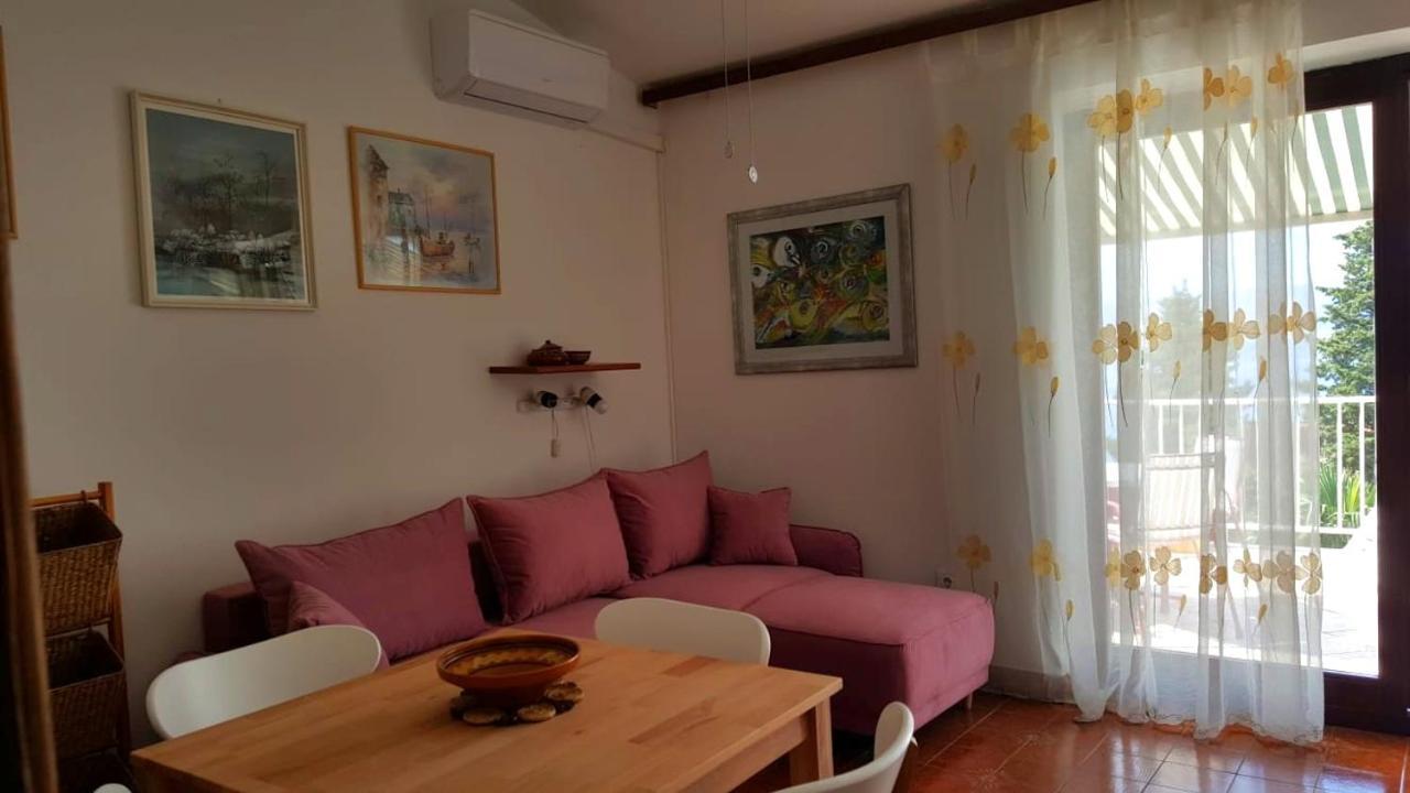 Apartments Mirjana Novi Vinodolski Exterior photo